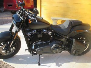 SO02 Dakota skull sur Softail Fatbob 2018 (1)